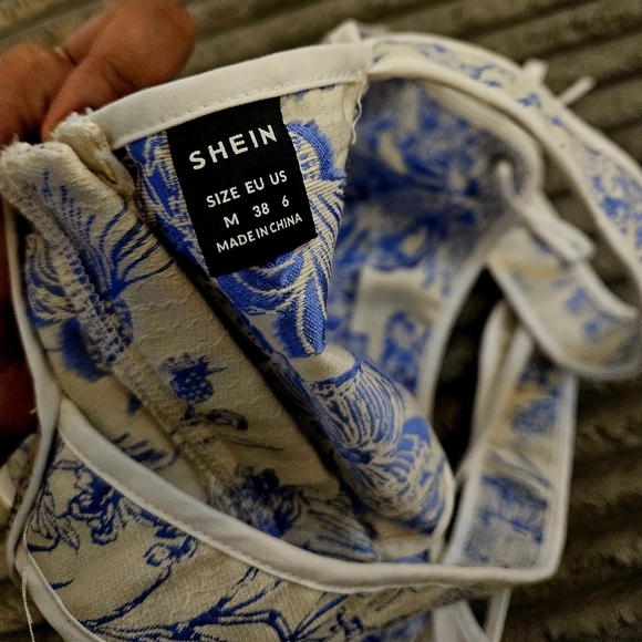 Elegant Crop Top - Picture 3 of 3